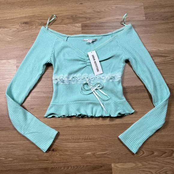 URBAN  OUTFITTERS - Picture 3 of 3